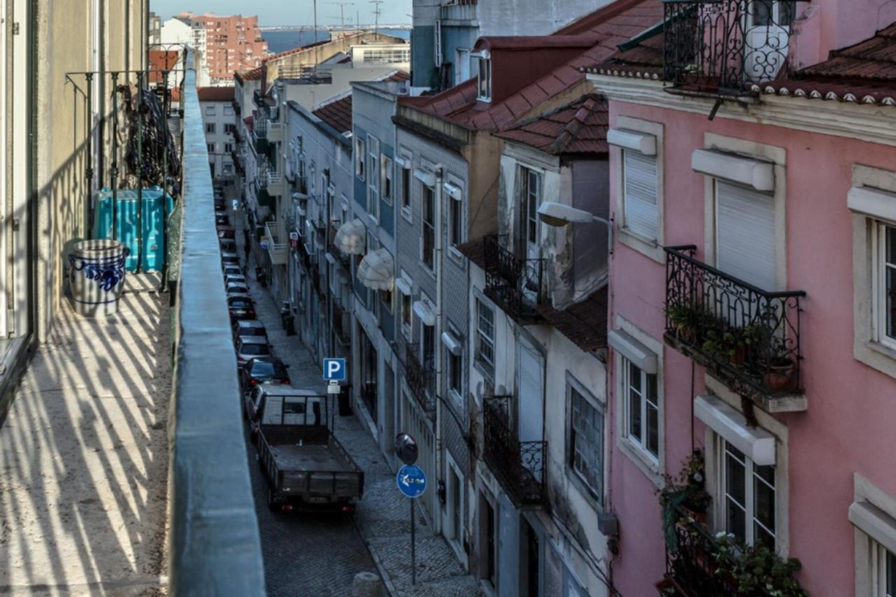 Lovelystay - Sunny Flat W/ Balcony Overseeing Graca And River Lisboa エクステリア 写真