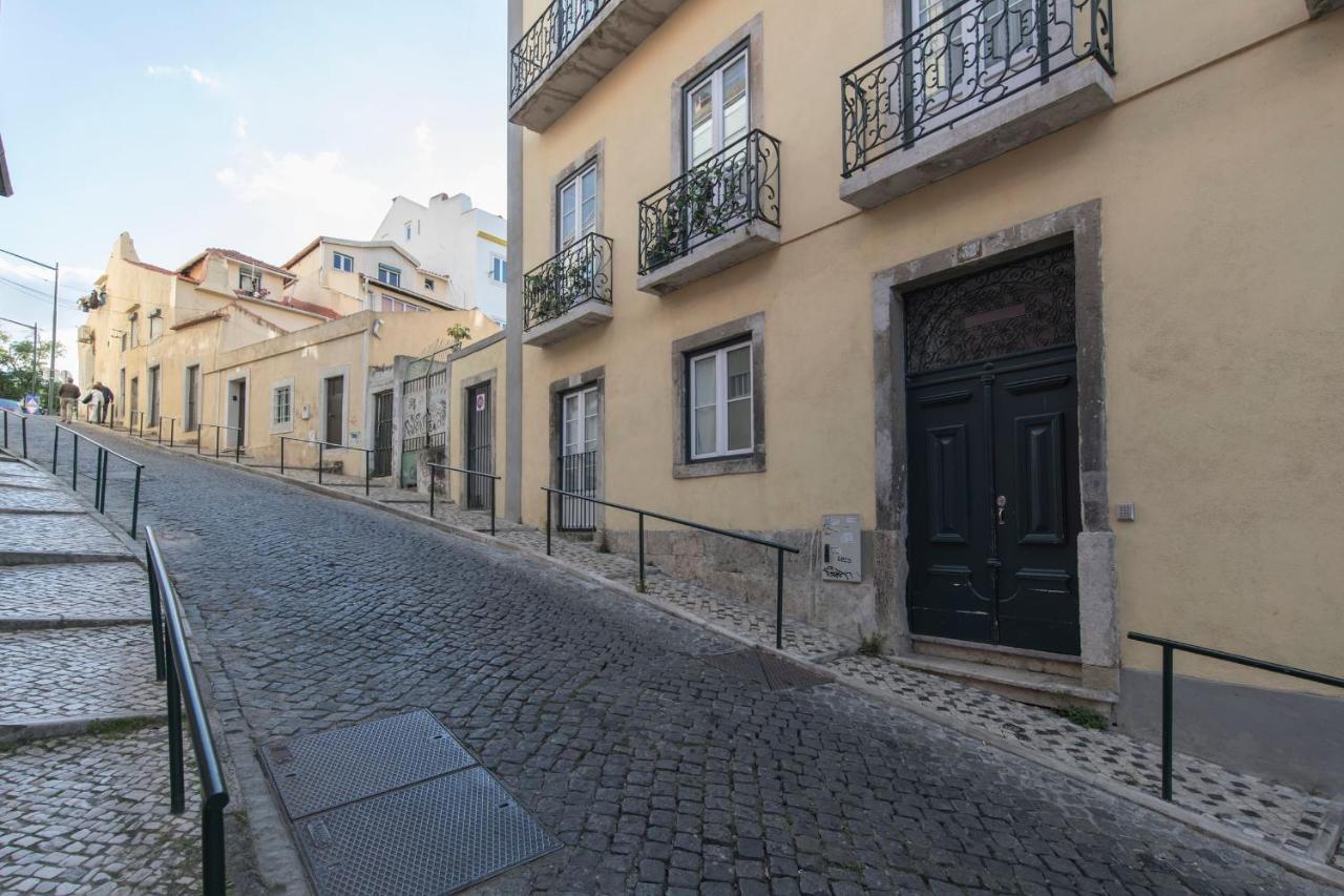 Lovelystay - Sunny Flat W/ Balcony Overseeing Graca And River Lisboa エクステリア 写真