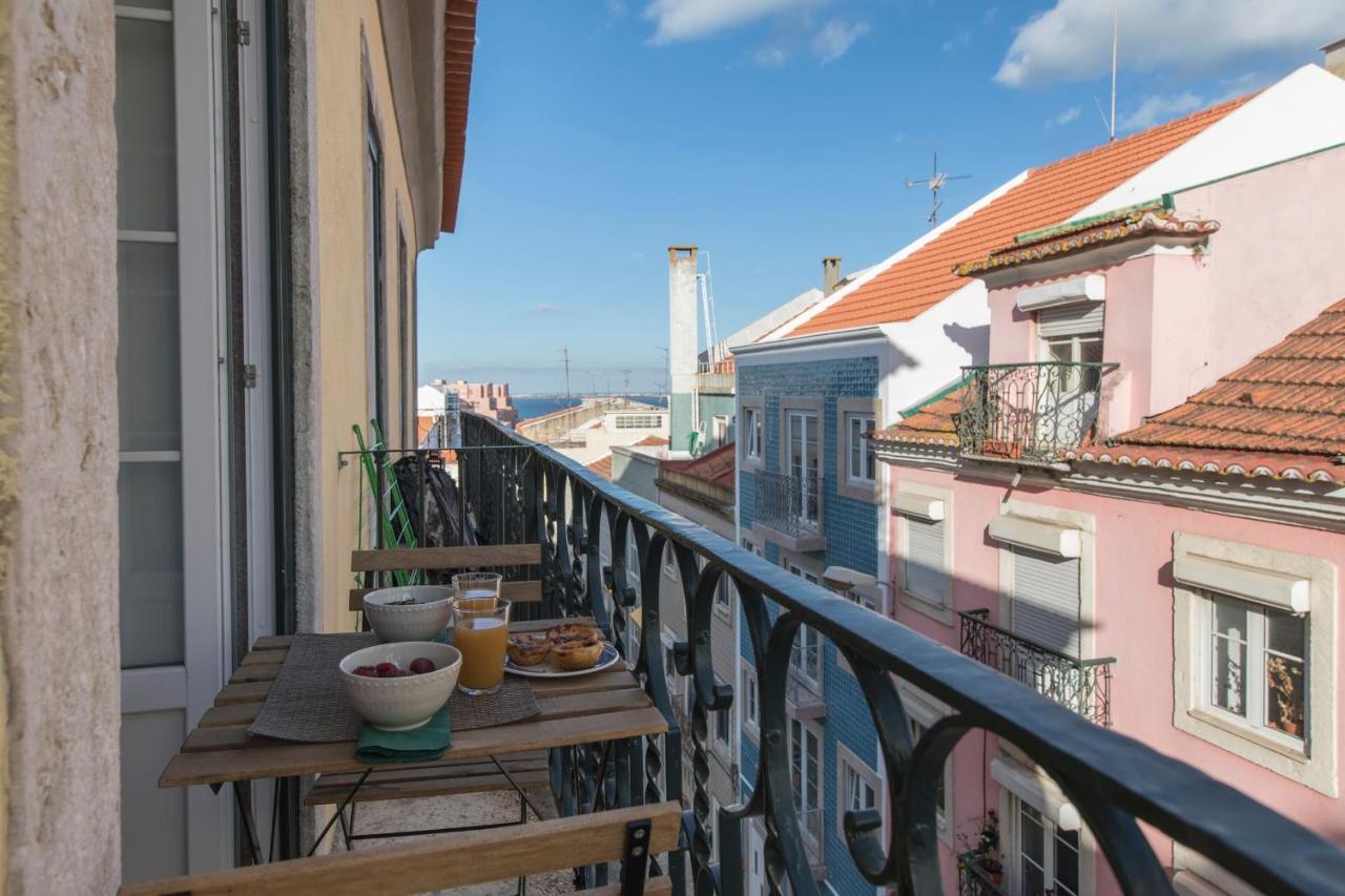 Lovelystay - Sunny Flat W/ Balcony Overseeing Graca And River Lisboa エクステリア 写真